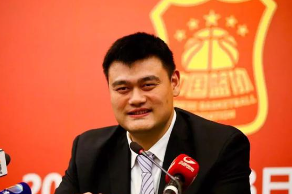 中國籃協(xié)現(xiàn)任主席是誰？