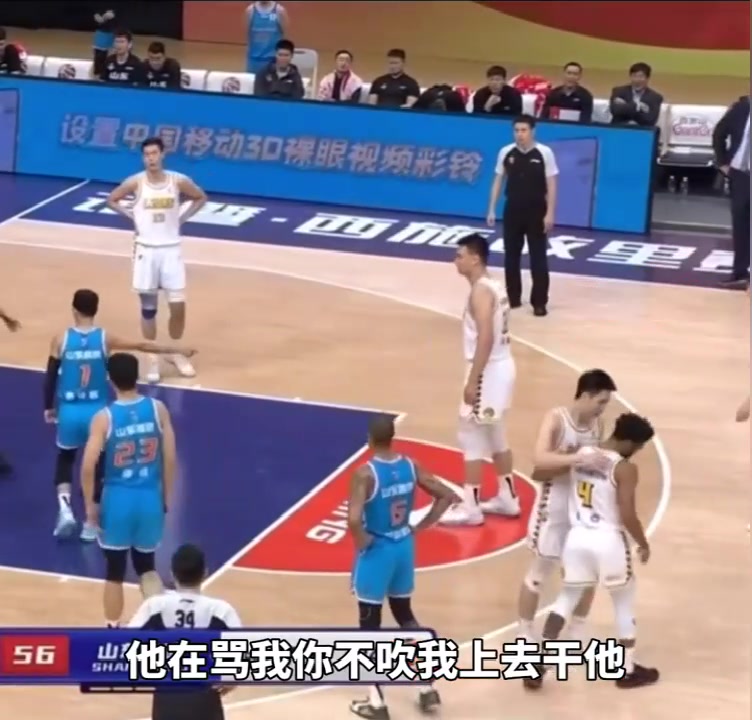 被庫(kù)克罵毛了？高詩(shī)巖對(duì)裁判說(shuō)：他再罵我你不吹，我就上去干他?。ǜ咴?shī)巖對(duì)新疆）